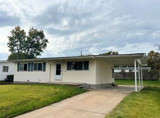1470 Boulder Dr, Florissant, MO 63031