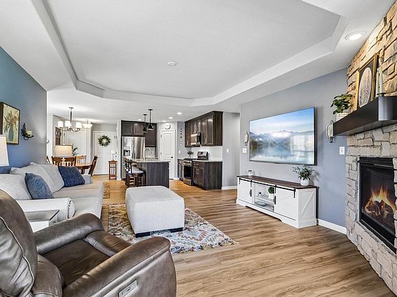 4th image of 306 Markham Road #202