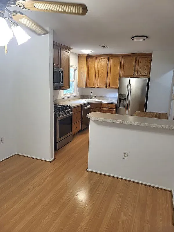 4 bed, 1827 sqft, $2,800 — Photo 2