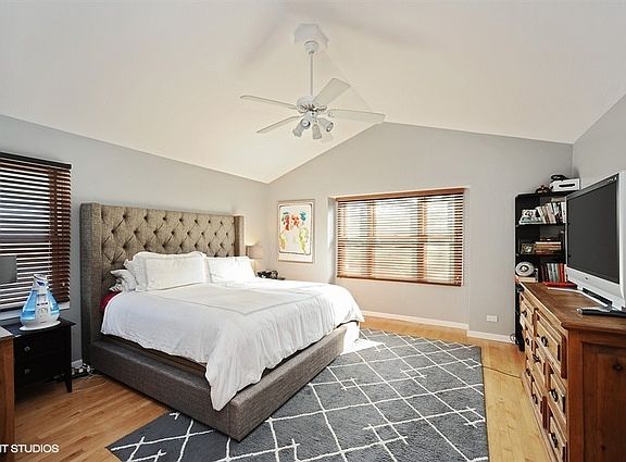 5th image of 591 Pleasant Ave