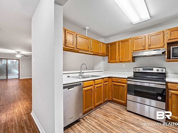 4th image of 20 Summer Oaks Dr