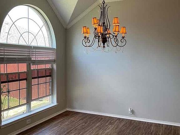 3rd image of 1265 Bedford Ln