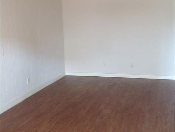 3rd image of 105 E 31st St APT 104