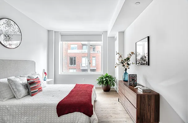 Rented by Extell Marketing Group LLC | media 32