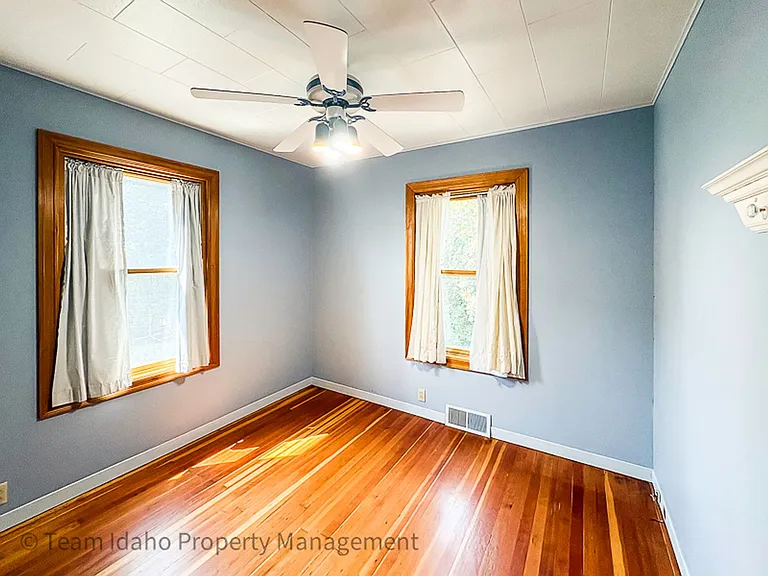 1203 Logan St — Photo 24