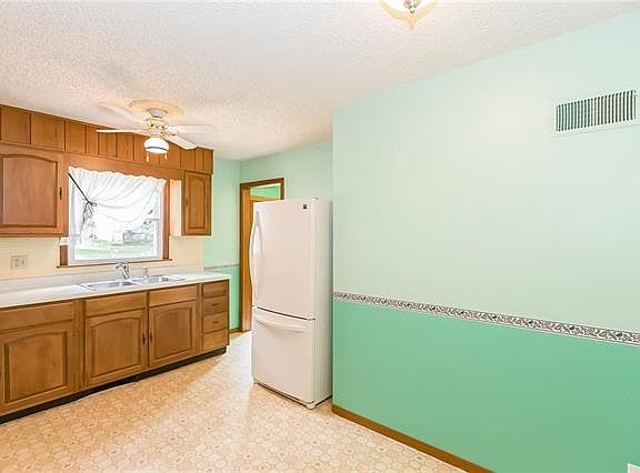 4th image of 6507 N Campbell St