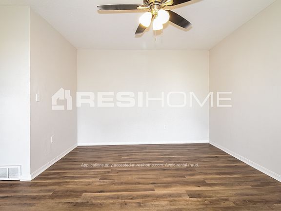 4th image of 208 Sherwood Ct