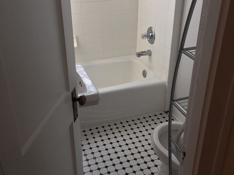 1st image of 416 E Vermont St APT 1