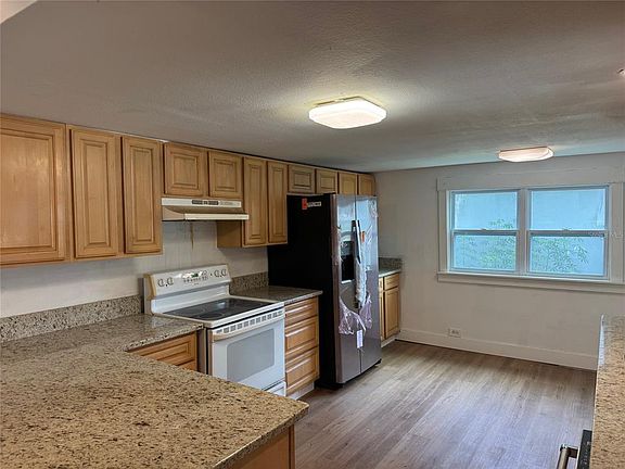 3rd image of 2121 GREENWAY DRIVE