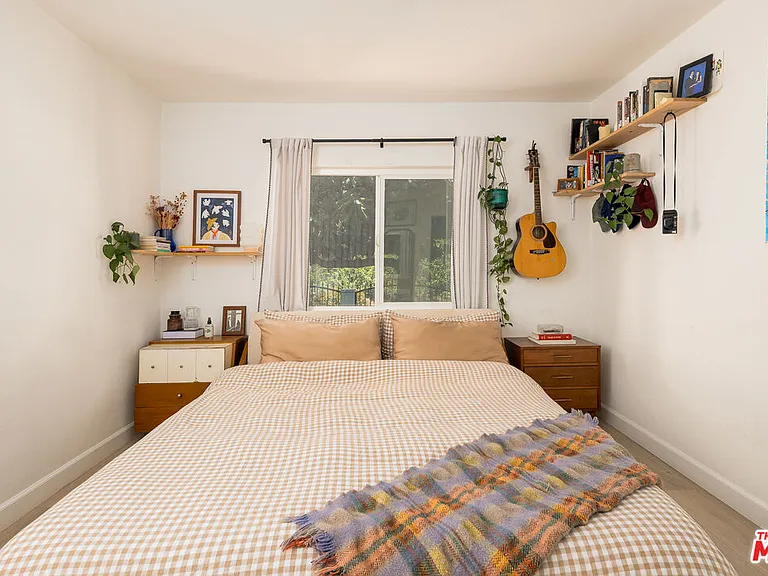4540 Catalpa St — Photo 14