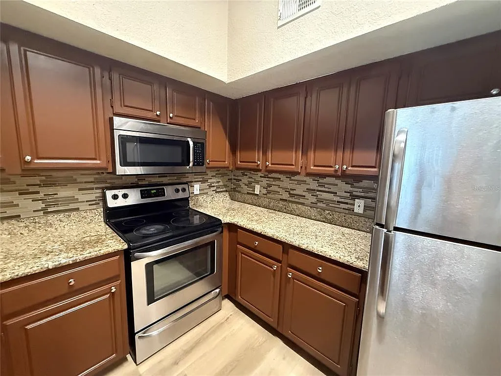 2 bed, 2.0 bath, 1166 sqft, $2,000 — Photo 4