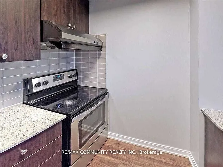 181 Village Green Sq #715 — Photo 9