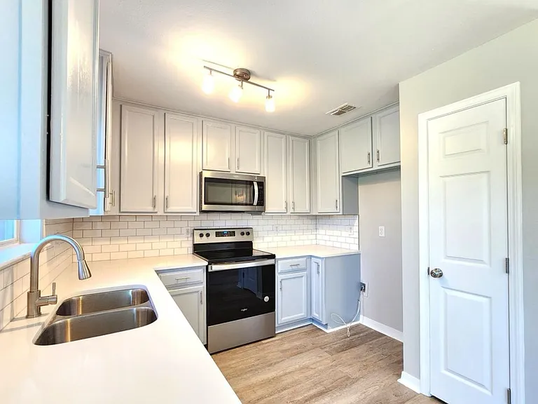 14031 Seymour Dr — Photo 14