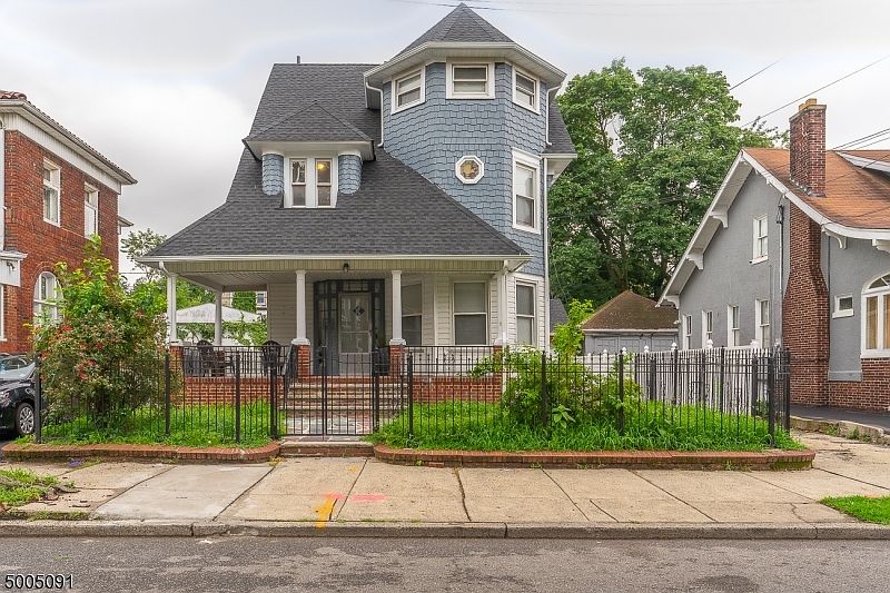 1st image of 74-76 Leslie St