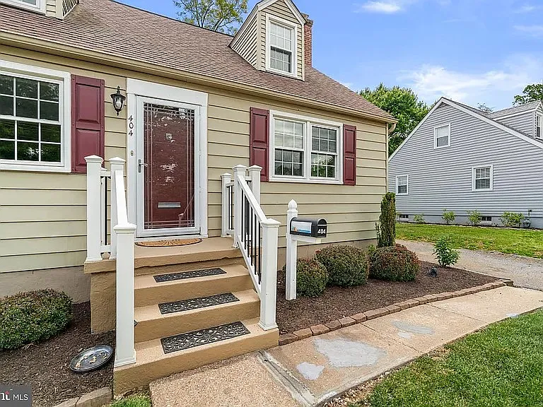 404 Forest Ln — Photo 2
