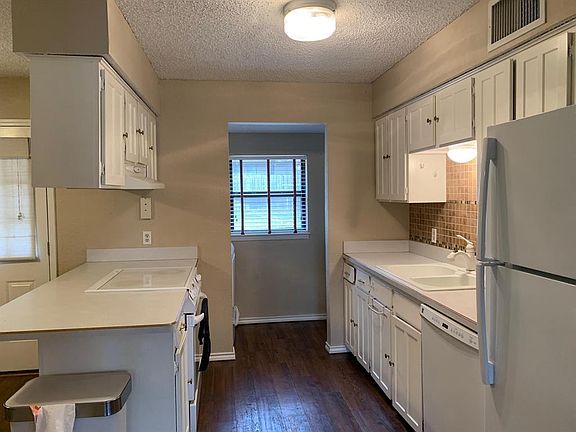 3rd image of 3705 Biscay Dr