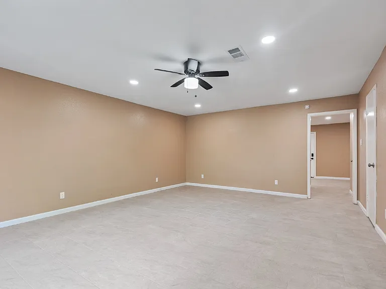 6713 Biggs Ct — Photo 6