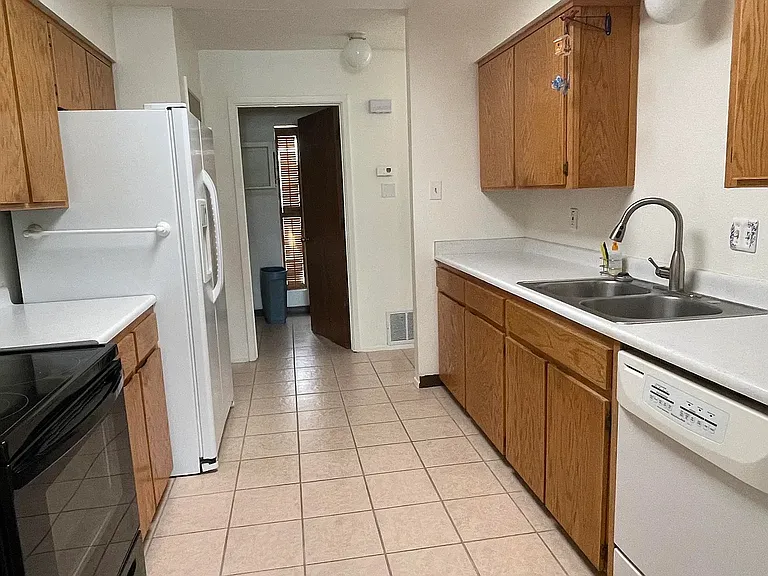 708 Western Dr — Photo 6