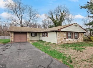 47 Holstone Ln, Willingboro, NJ 08046