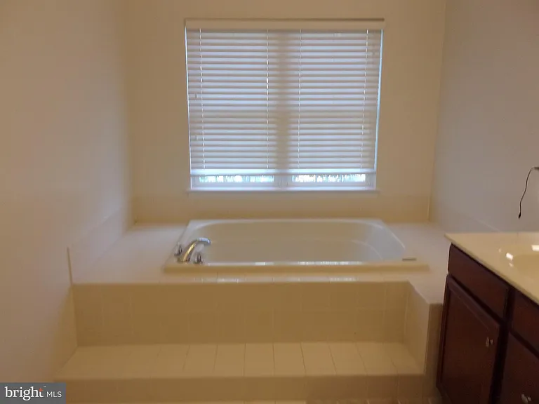 25929 Kirkwood Sq — Photo 20