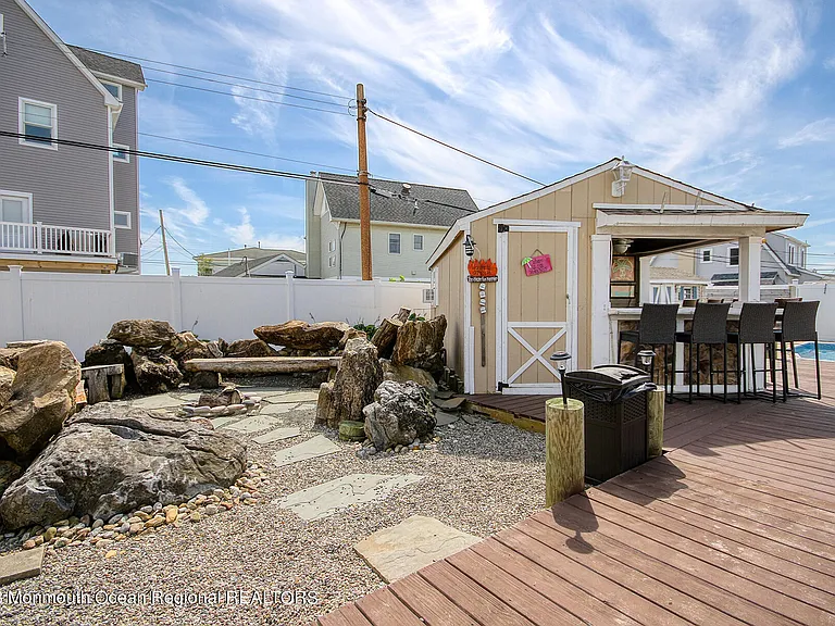207 Ceylon Ave — Photo 43