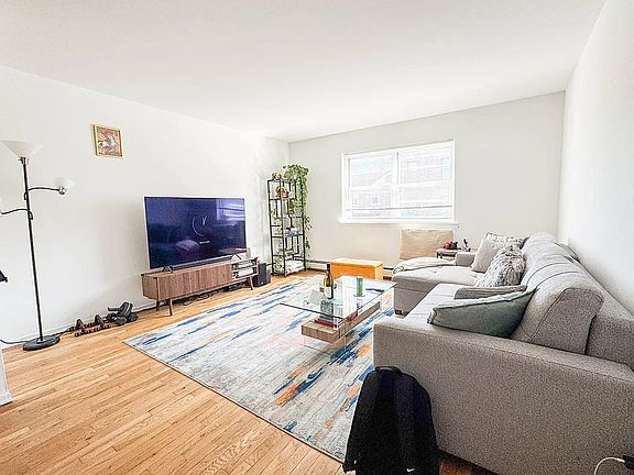 4th image of 4357 51st St #4A