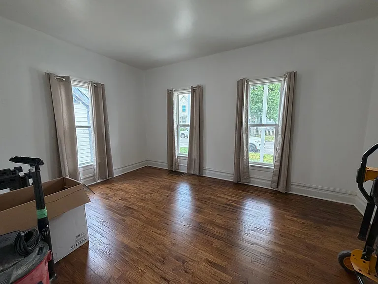 128 Fair St SE — Photo 3