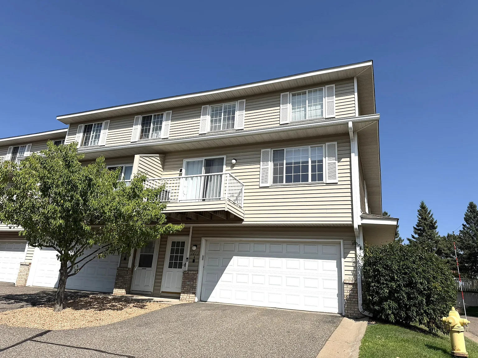 Beautiful two bedroom/two bathroom townhome in Maplewood — Photo 1