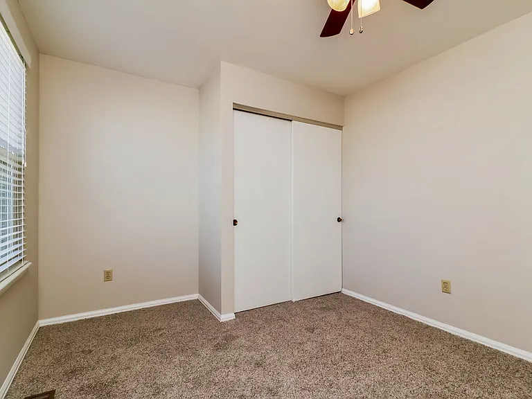 17 Hollow Tree Ct — Photo 17