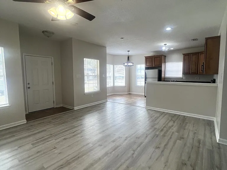 11601 Oaklane Dr — Photo 9