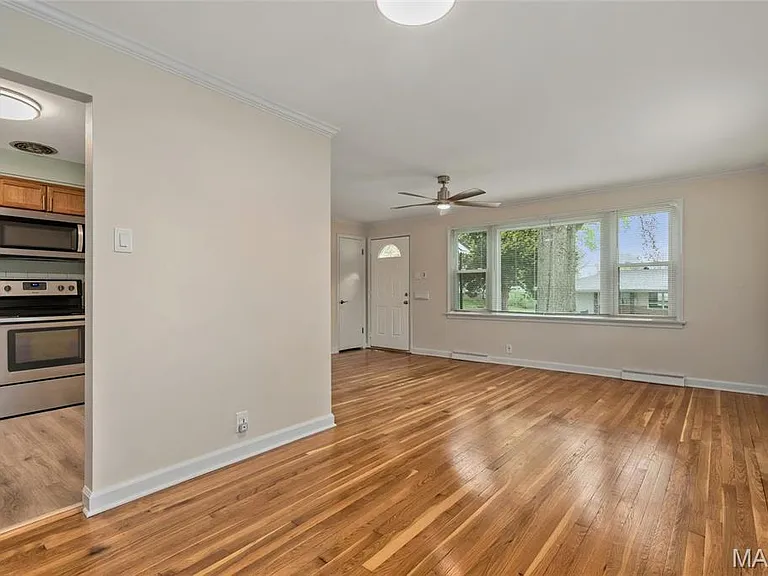 637 Karess Dr — Photo 4