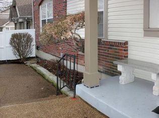 15812 Harris Ridge Ct, Chesterfield, MO 63017