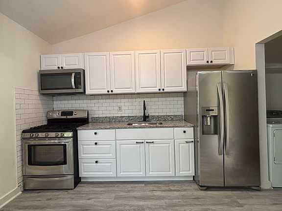 2nd image of 5208 Castlewood Rd APT F