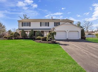 25 Pine Ridge Dr, Edison, NJ 08820