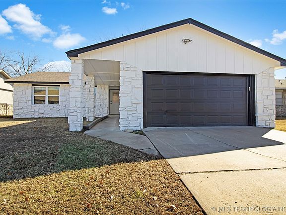 2nd image of 13332 E 32nd Pl