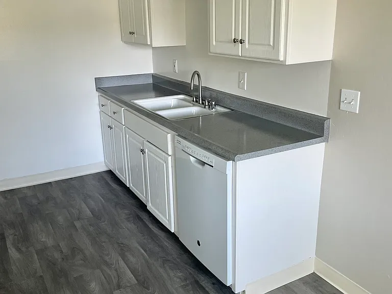 Carmel Court Apts — Photo 17