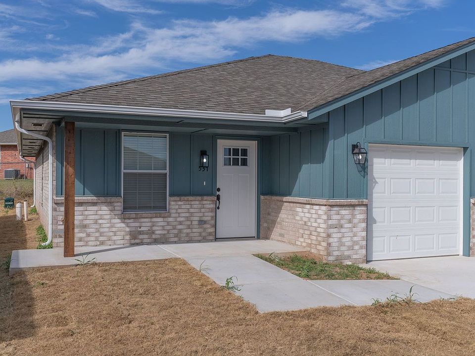 1st image of 531 Parkhill Cir
