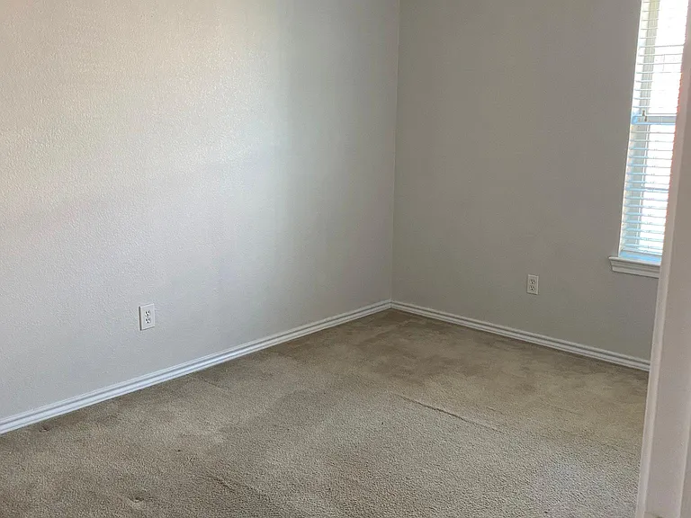 611 Oliver Ln — Photo 11