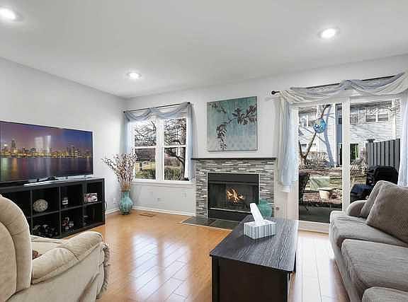 2nd image of 1077 Rockport Dr Unit 1077