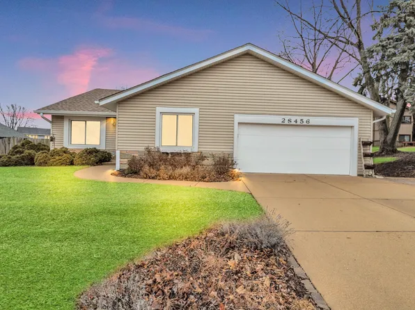 2S456 Continental Dr, Warrenville, IL 60555