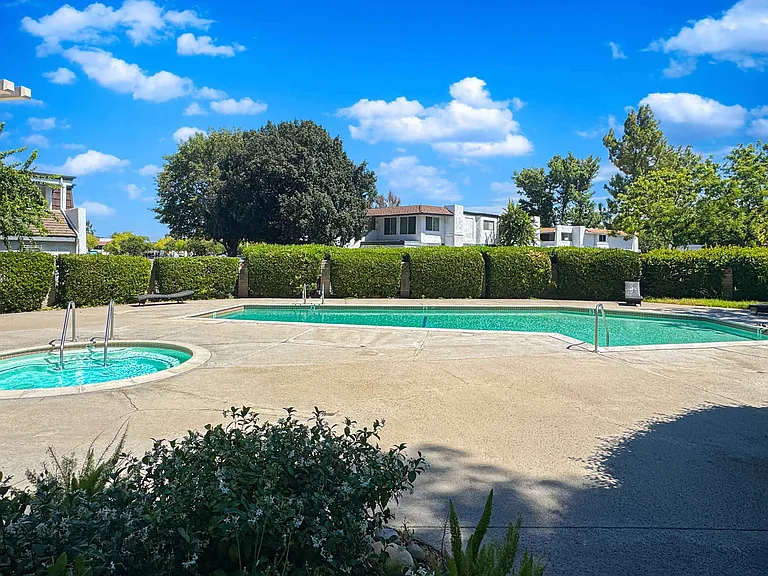 3623 Summershore Ln — Photo 35
