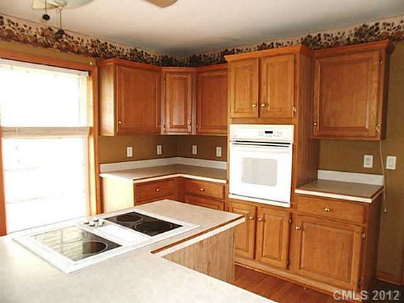 4th image of 514 Grace Church Ln