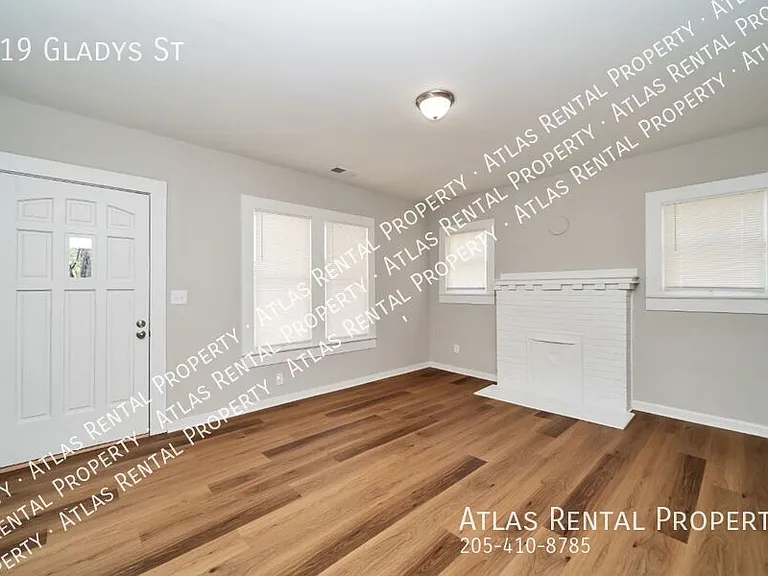 419 Gladys St — Photo 8
