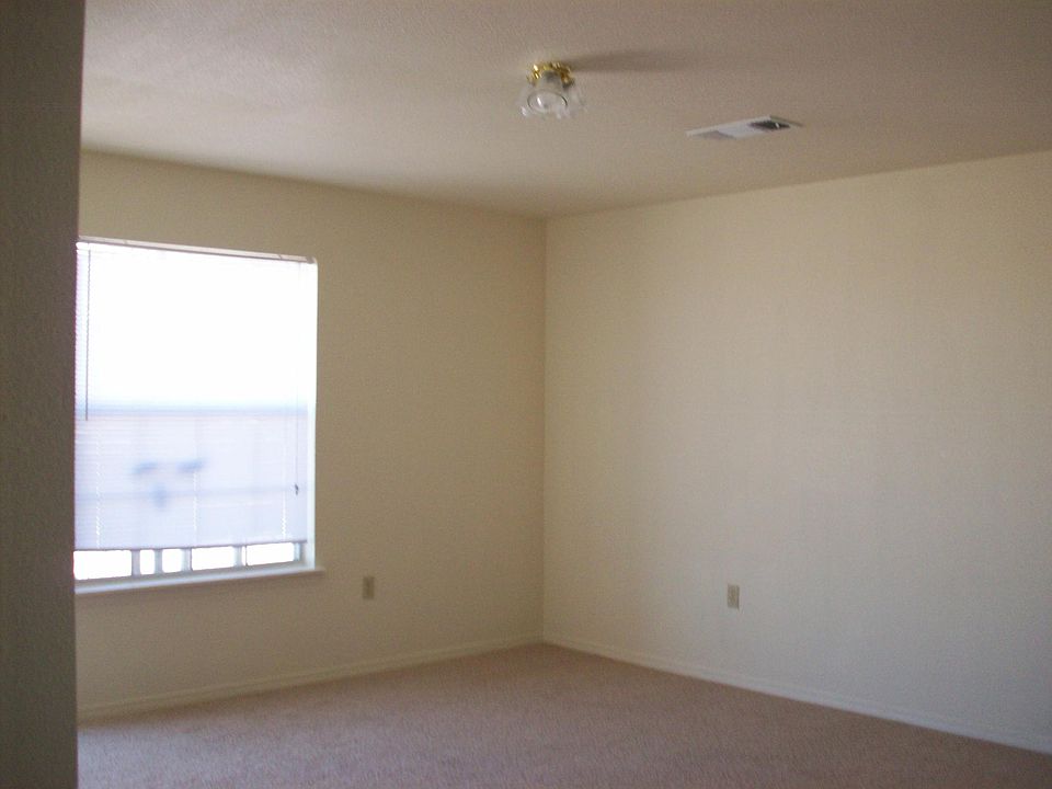 1st image of 304 Townsgate Plz #I