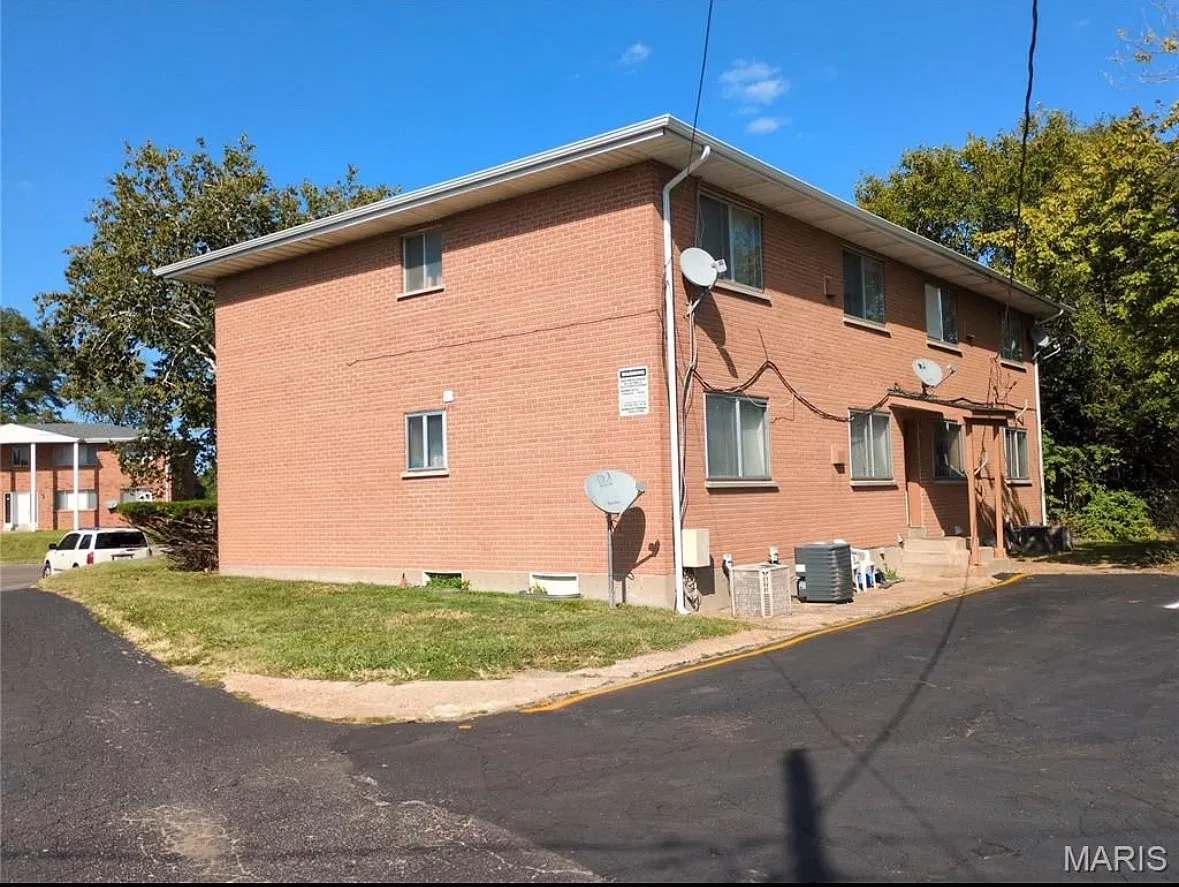 710 Thompson Dr — Photo 3