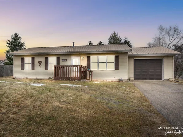 1011 N Wilson St, Hastings, MI 49058