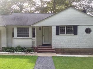 229 Manor Rd, Huntington, NY 11743