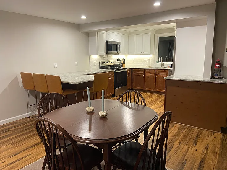 142 Old Black Point Rd — Photo 6