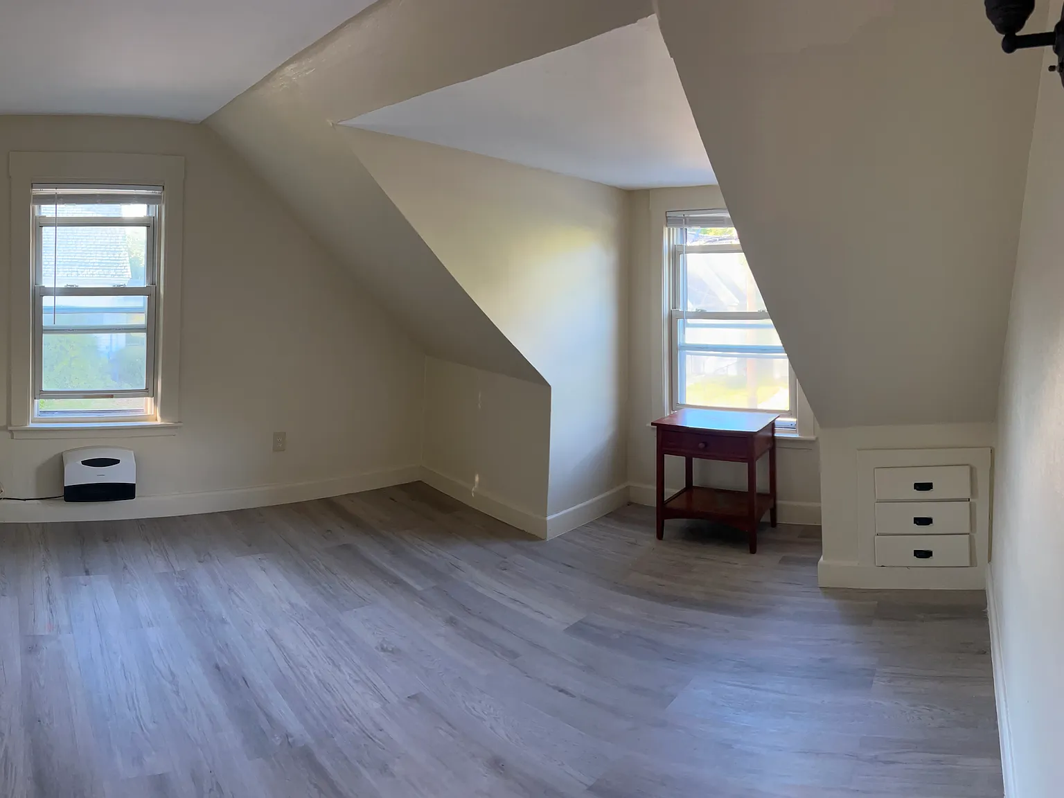 2 bed, 700 sqft, $2,100 — Photo 2