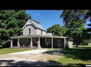 915 Augusta Rd, Carthage, IL 62321